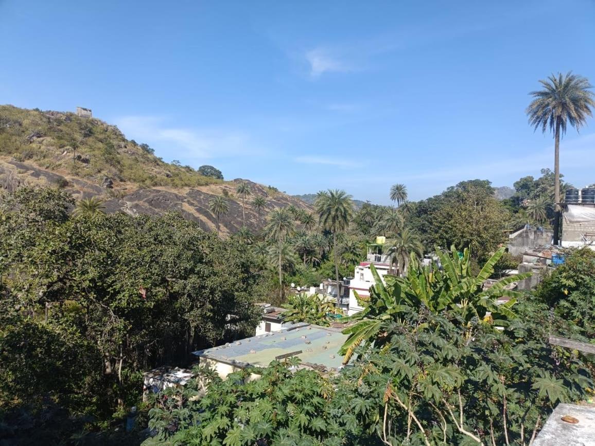 Hotel Deep Valley Маунт-Абу Экстерьер фото